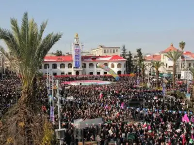 مردم ولایتمدار گیلان با در دست داشتن پرچم های رنگی امروز با حضورشان در راهپیمایی ۲۲ بهمن نشان دادند همواره پای انقلاب و نظام تا آخرین قطره خون ایستاده اند.
