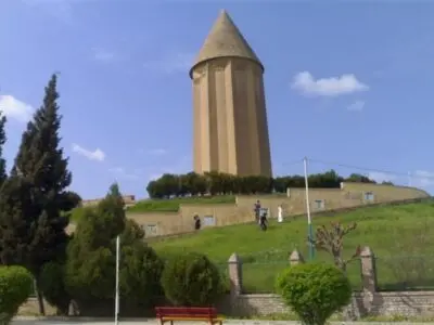 شرایط برج جهانی قابوس خوب نیست؛ ترک روی برج افتاد!