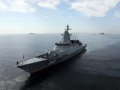 رزمایش مرکب/ ناوهای نیروی دریایی چین و روسیه وارد آب‌های سرزمینی ایران شدند