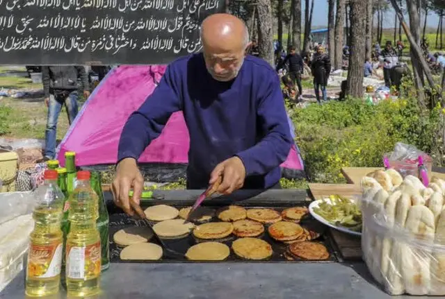 آیین سنتی «چهارده به در» در گرگان / روزی به یاد اموات آیین سنتی «چهارده به در» در گرگان / روزی به یاد اموات