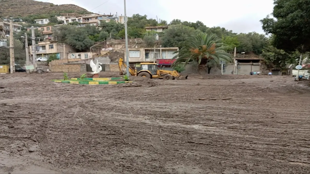 بارش باران شدید؛ ۴ شهر و ۳۰ روستای رودبار درگیر سیلاب شد