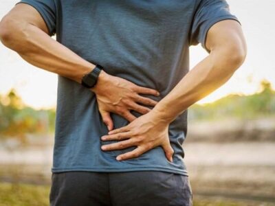 افزایش کمردرد صبحگاهی؛ دلایل و راهکارهای کاهش آن