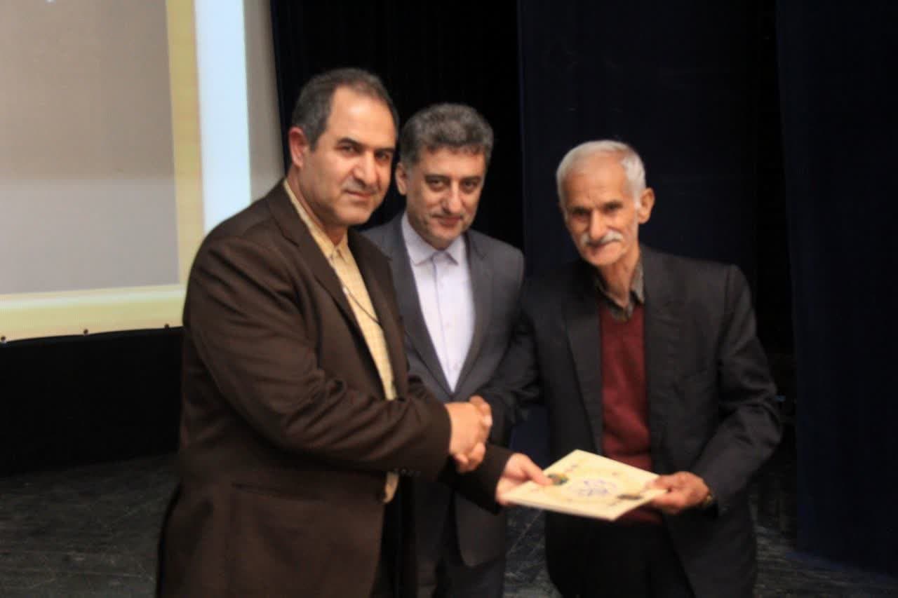 قدردانی معاون سیاسی استاندار گیلان از معلمی که مسیر زندگی‌اش را تغییر داد
