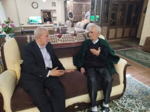 نماینده رشت در مجلس به دیدار معلم بازنشسته خود رفت
