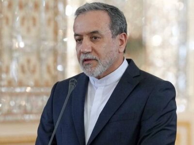 عراقچی: آمریکا صراحتا خود را از این درگیری کنار بکشد