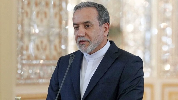 عراقچی: آمریکا صراحتا خود را از این درگیری کنار بکشد