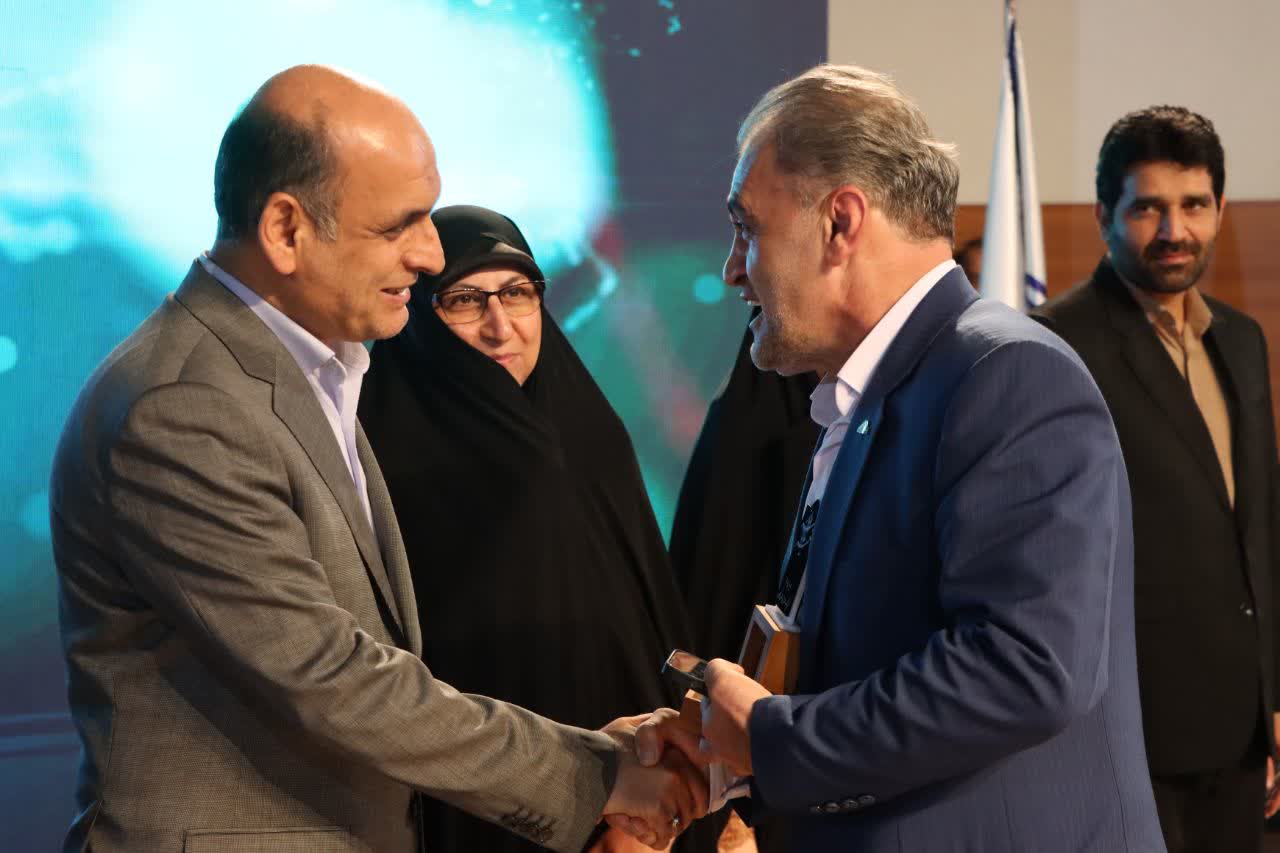 تجلیل باشکوه از خیرین مدرسه‌ساز گیلان با حضور استاندار در جشنواره بیست‌وهفتم