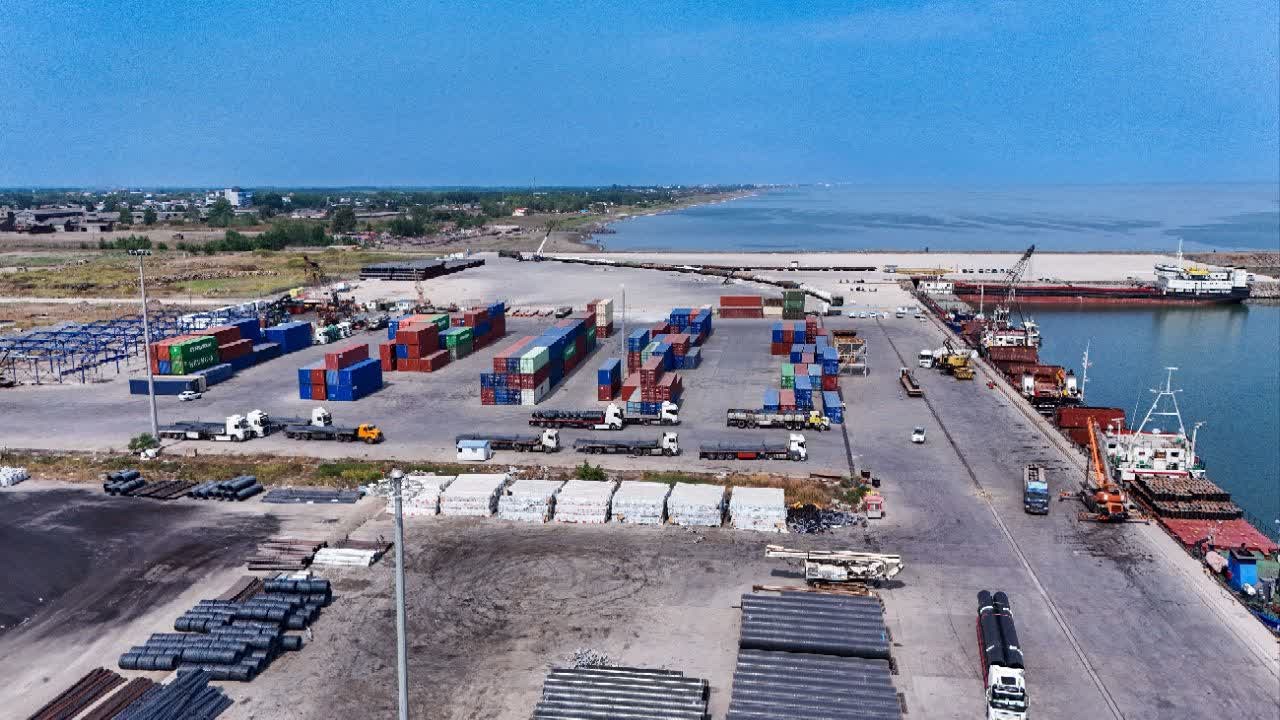 کاهش تعرفه حمل ریلی کانتینر میان بنادر کاسپین و عباس؛ گامی مؤثر در تقویت کریدور ترانزیتی شمال–جنوب