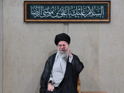 رهبر انقلاب: ملت ایران در برابر خواسته اهانت‌آمیز آمریکا با قدرت ایستادگی می‌کند