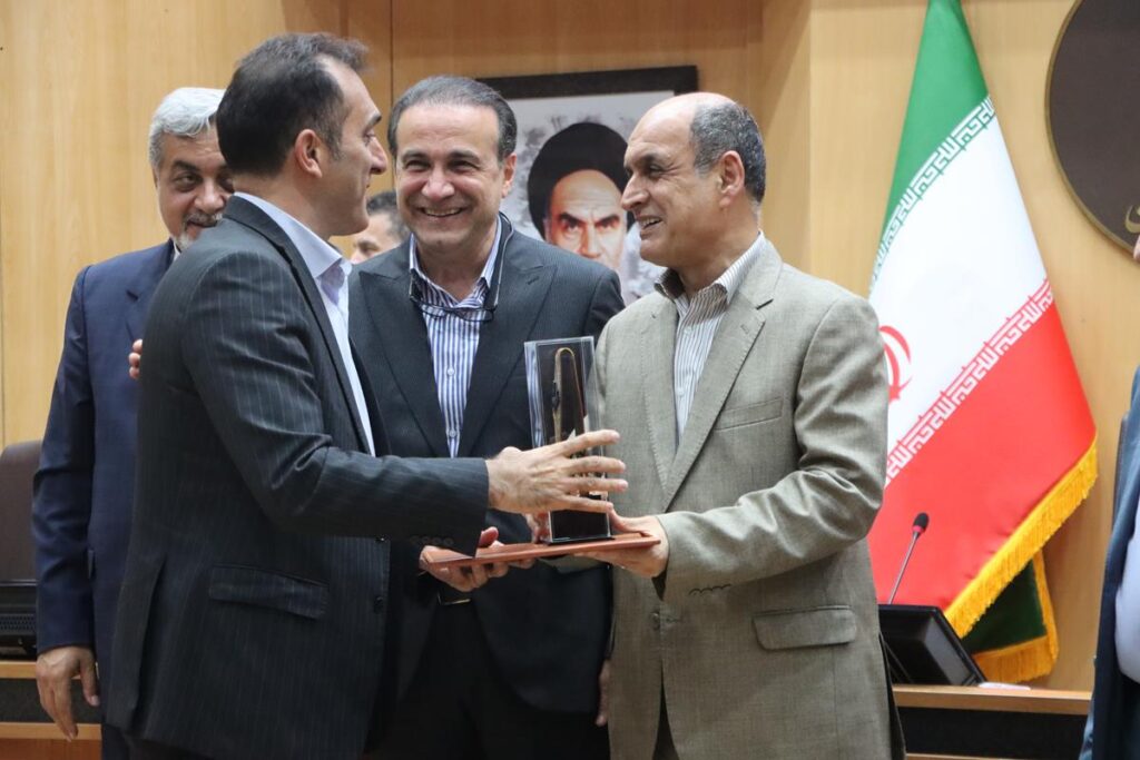 «سیمان خزر» برای پنجمین سال متوالی واحد نمونه صنعتی گیلان شد
