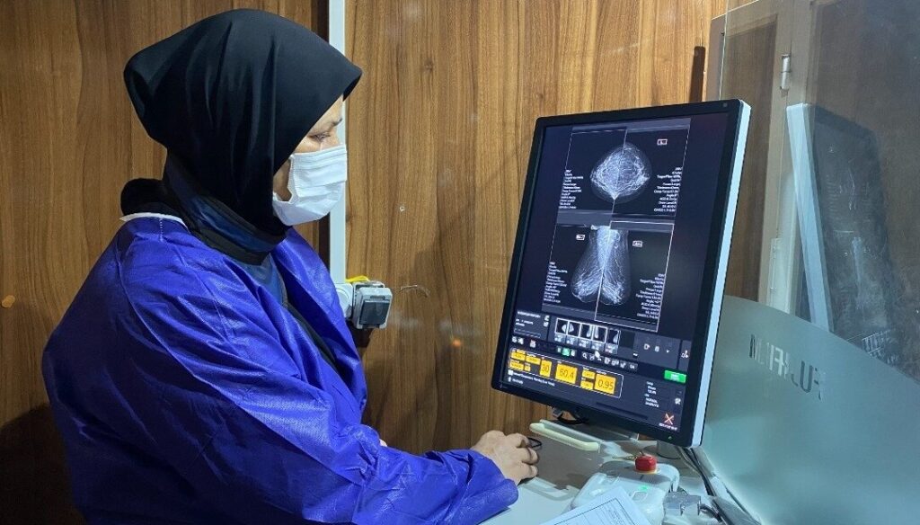 آغاز ماموگرافی رایگان بانوان در رشت هم‌زمان با پویش ملی «پیشگیری از سرطان سینه»