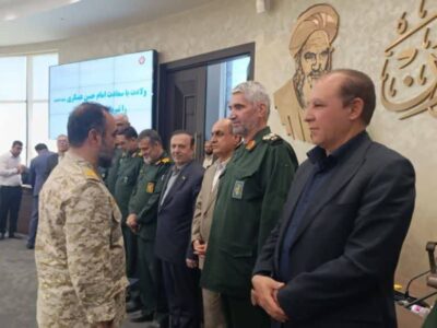 تقدیراز فرمانده سپاه قدس گیلان به پاس برگزاری موفق کنگره ۸۰۰۰ شهید استان