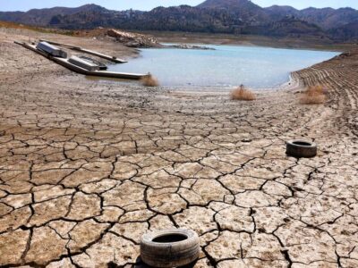 بازگشت به دهه ۷۰؛ نسخه نجات ایران از بن‌بست آبی