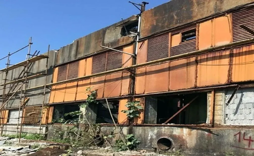 حدود ۵۰۰ کارگر رشت در ماه‌های اخیر تعدیل شدند؛ کارخانه‌های قدیمی تعطیل شدند