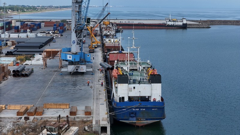 تثبیت جایگاه بندر کاسپین در دریای خزر؛ رشد ۵۶ درصدی پهلودهی کشتی‌ها