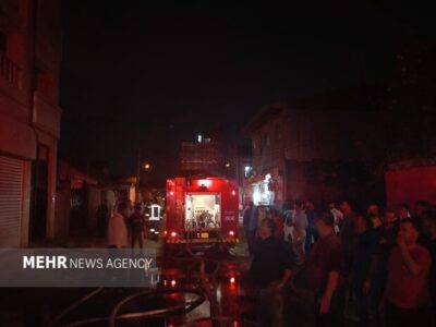 آتش‌سوزی مهیب کارگاه چوب در رشت مهار شد