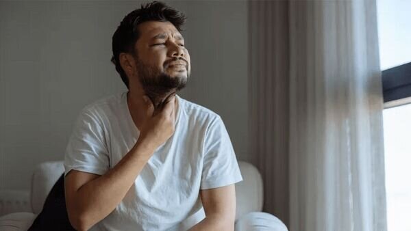 ظهور سویه جدید کرونا در ایران؛ «کرونای تیغی» با علائم شدید گلودرد