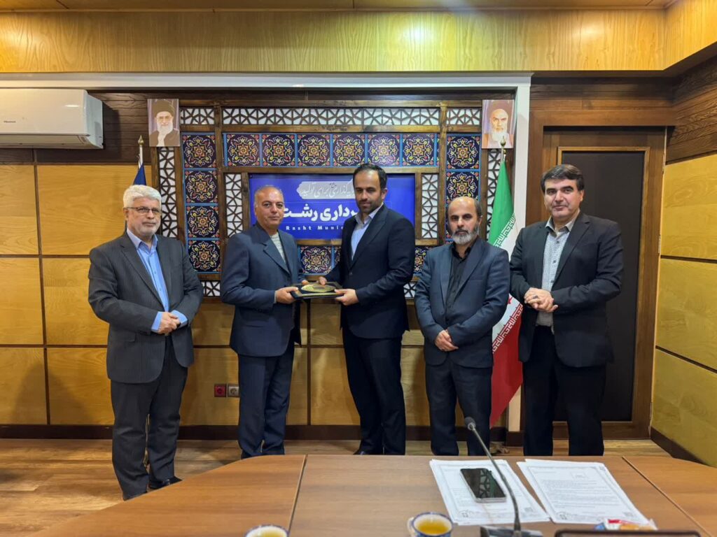 قرارداد ساخت و بهره‌برداری کشتی مهتاب در تالاب عینک؛ گامی مؤثر در توسعه گردشگری آبی رشت