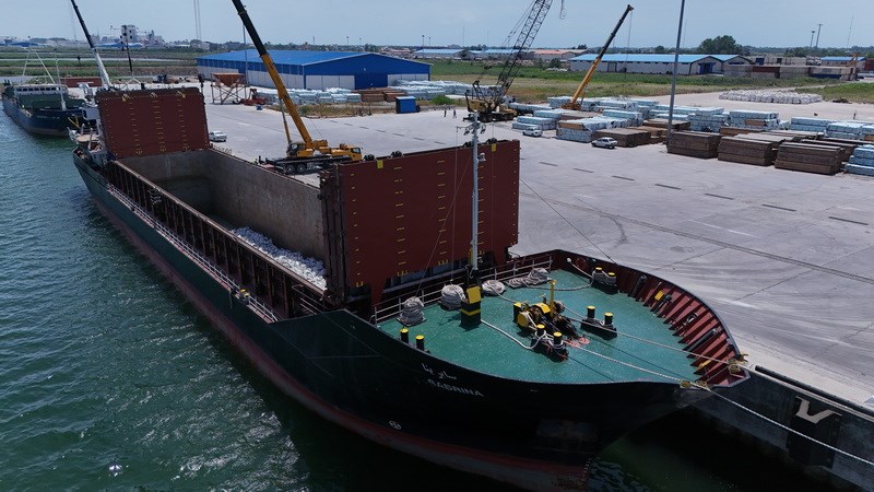 ثبت رشد قابل توجه در تخلیه، بارگیری و صادرات بندر کاسپین