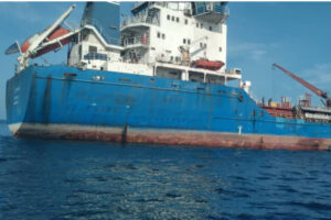 نجات موفق کشتی ایرانی در دریای خزر؛ انتقال ایمن شناور تجاری به اسکله بندر آستارا