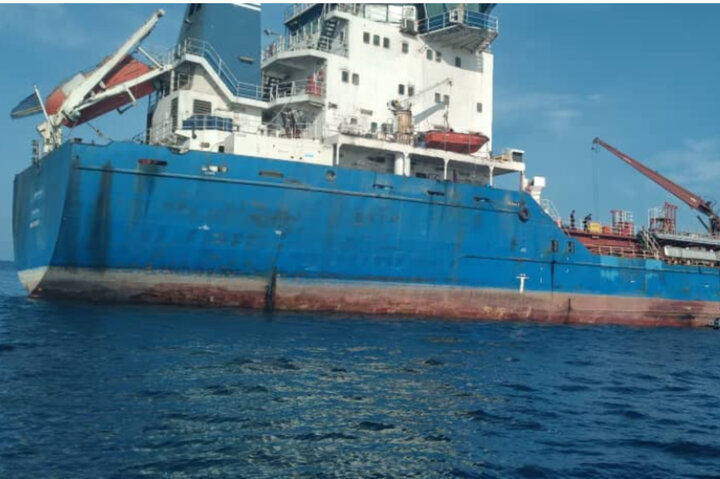 نجات موفق کشتی ایرانی در دریای خزر؛ انتقال ایمن شناور تجاری به اسکله بندر آستارا