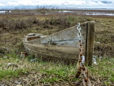 ۲۰ سال حفاظت ناقص؛ تالاب بین‌المللی انزلی قربانی موج‌شکن‌ها و هتل‌سازی‌های غیرمسئولانه