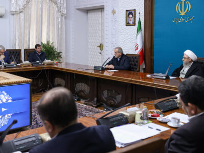 تخریب یا تضعیف دولت از تریبون‌های رسمی توجیه‌پذیر نیست