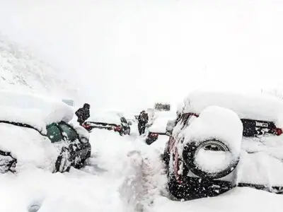 محاصره ۱۰۰ روستای رودسر در برف ؛ بازگشایی راه های روستایی زمان‌بر است