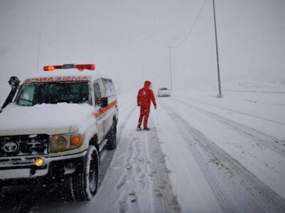 عملیات گسترده هلال‌ احمر گیلان در برف؛ رهاسازی ۱۱۵ خودرو و اسکان اضطراری ۴۰ نفر