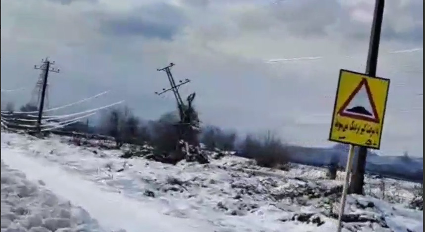 قطعی برق و آب ۴۰ روستا در منطقه سنگر استان گیلان با بارش برف