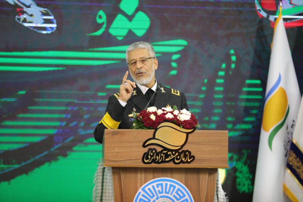 امیر دریادار سیاری: انقلاب اسلامی هیمنه پوشالی آمریکا را در هم شکست