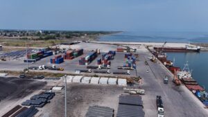 عملکرد ۹ ماهه منطقه آزاد تجاری ـ صنعتی انزلی در سال ۱۴۰۴ نشان می‌دهد این منطقه مهم اقتصادی با تمرکز بر توسعه تولید، افزایش صادرات مبتنی بر ارزش‌افزوده و سرمایه‌گذاری صنعتی، مسیر خود را از الگوی واردات‌محور و صادرات مجدد به سمت نقش‌آفرینی مؤثرتر در اقتصاد ملی تغییر داده است.