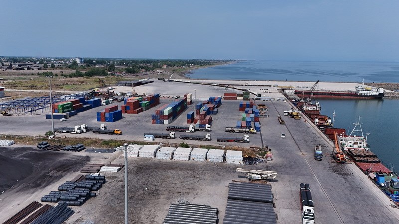 عملکرد ۹ ماهه منطقه آزاد تجاری ـ صنعتی انزلی در سال ۱۴۰۴ نشان می‌دهد این منطقه مهم اقتصادی با تمرکز بر توسعه تولید، افزایش صادرات مبتنی بر ارزش‌افزوده و سرمایه‌گذاری صنعتی، مسیر خود را از الگوی واردات‌محور و صادرات مجدد به سمت نقش‌آفرینی مؤثرتر در اقتصاد ملی تغییر داده است.