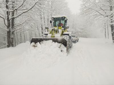 بارش شدید برف در ۶ محور گیلان؛ تردد در جاده‌ها با احتیاط ادامه دارد