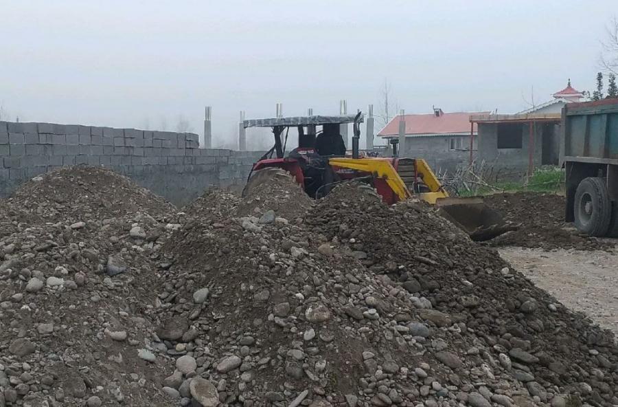 کشف دپوي بيش از 410 تن شن و ماسه قاچاق در رشت