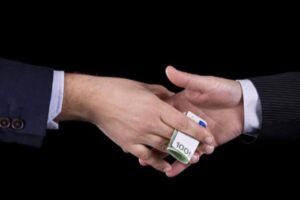 بازار داغ شرخرهای مجازی؛ از گوشمالی ۱۵ میلیونی تا قراردادهای ۲۰۰ میلیون تومانی