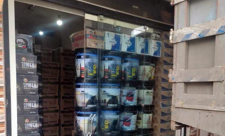 ۱۰ تن روغن موتور قاچاق در رشت کشف شد