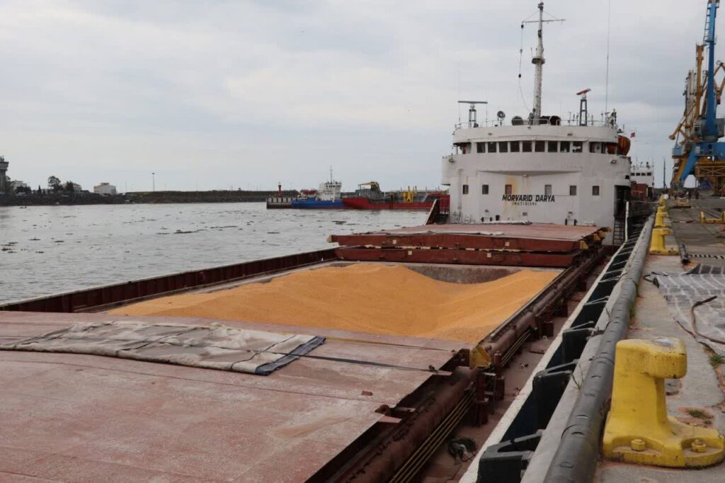 ۲۰۰ هزار تن کالای اساسی از مجتمع بندری انزلی وارد بازار می شود