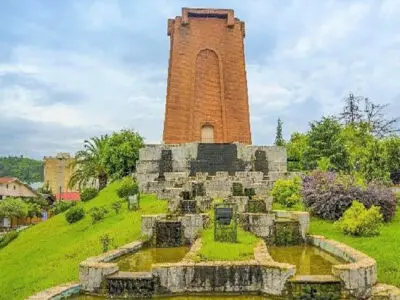 سند مالکیت بنای تاریخی کاشف‌السلطنه لاهیجان پس از ۳۰ سال بلاتکلیفی صادر شد
