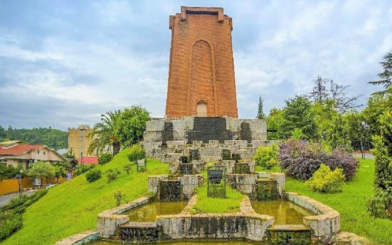 سند مالکیت بنای تاریخی کاشف‌السلطنه لاهیجان پس از ۳۰ سال بلاتکلیفی صادر شد