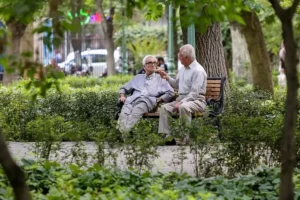 هزینه بحران را بر دوش بازنشستگان و کارگران نیندازید!