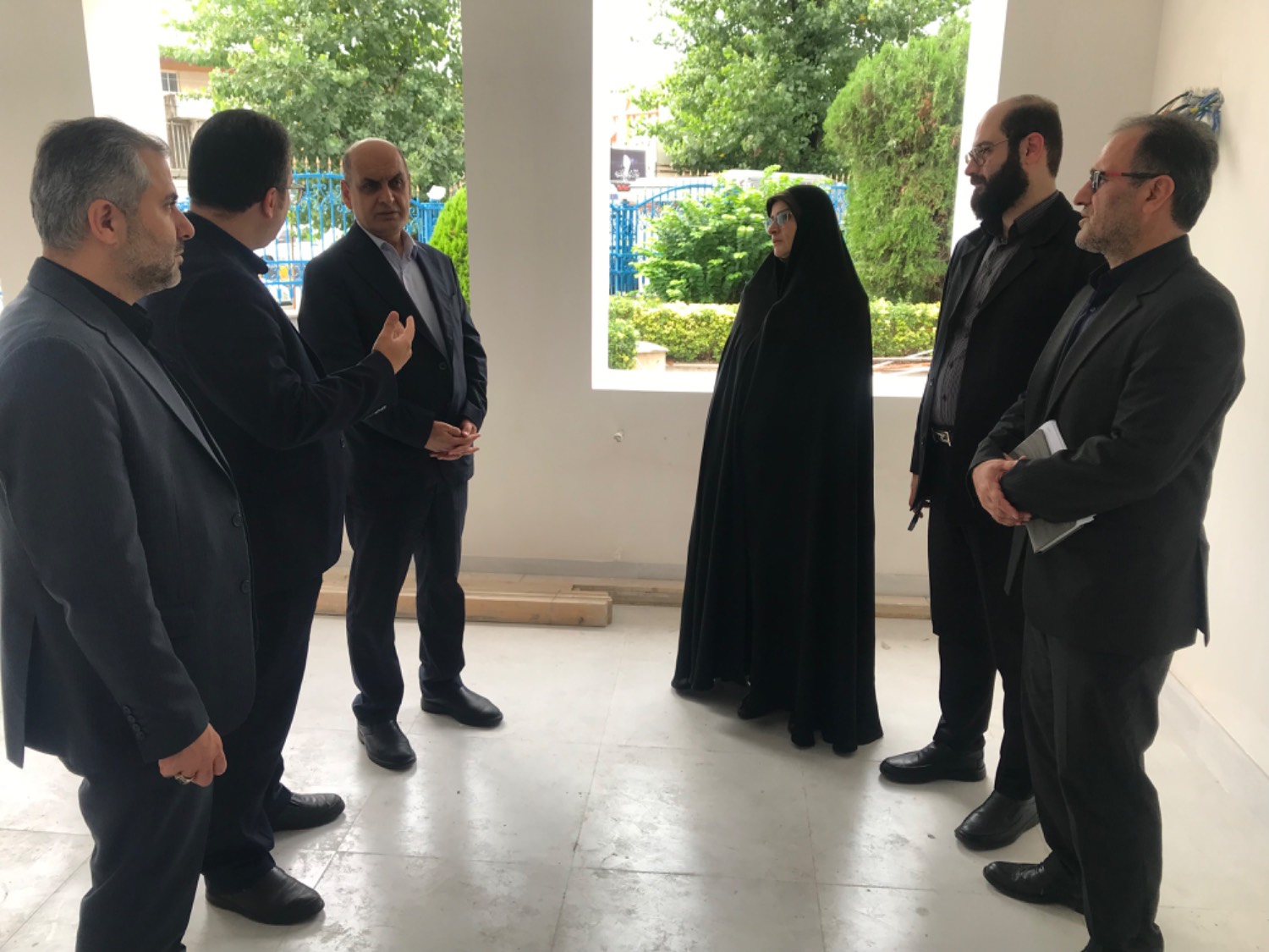 بازدید استاندار گیلان از روند بازسازی ساختمان آموزش و پرورش