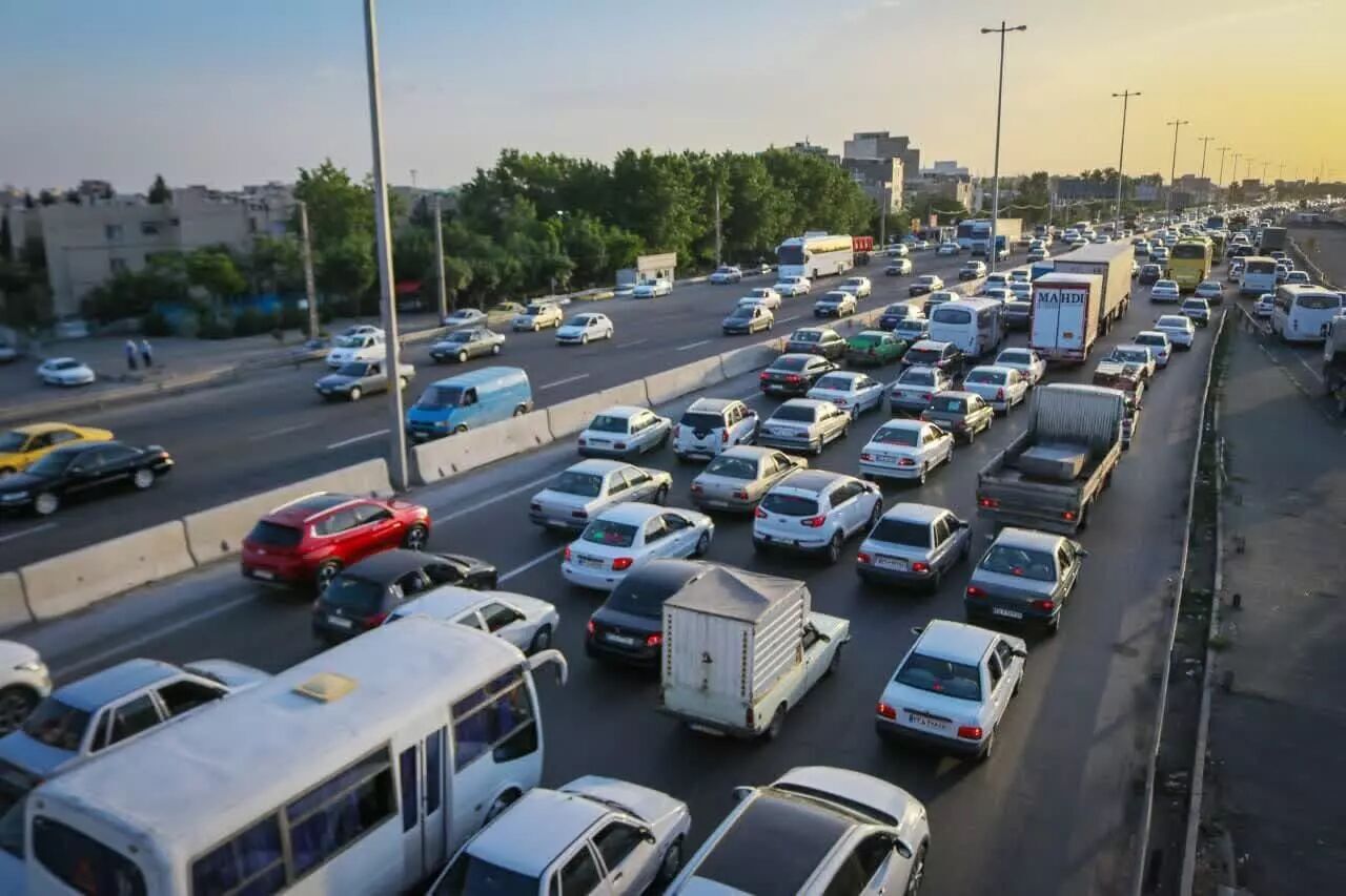 ثبت ورود ۳۱۹ هزار خودرو به گیلان؛ تردد در محورهای ورودی عادی است