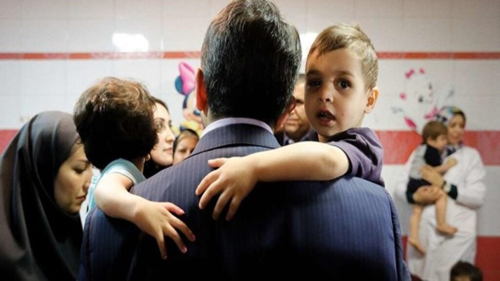 بهزیستی: ۲۵ هزار کودک به فرزندخواندگی سپرده شدند؛ خانواده‌محوری جایگزین نگهداری در مراکز