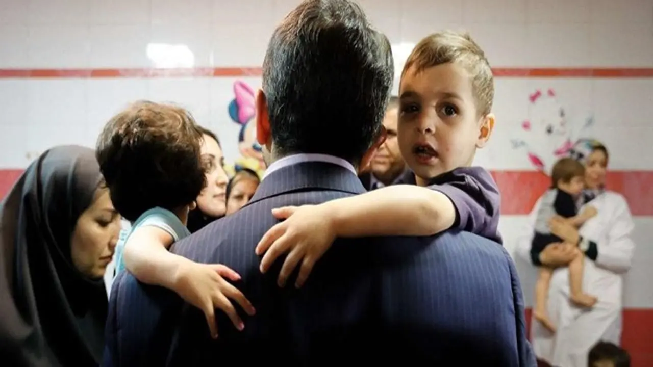بهزیستی: ۲۵ هزار کودک به فرزندخواندگی سپرده شدند؛ خانواده‌محوری جایگزین نگهداری در مراکز