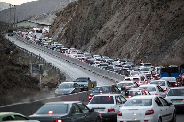 کندوان آزادراه مسافران، بن‌بست بومیان؛ وقتی ترافیک زندگی مردم را متوقف می‌کند