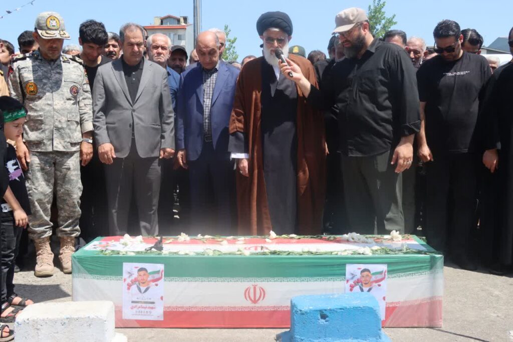 پیکر شهید «نیما مرادی» با بدرقه باشکوه مردم در بندرانزلی به خاک سپرده شد