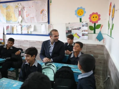وقتی مدیرعامل، هم‌کلاس دانش‌آموزان شد؛ زنگ مهر در مدرسه شهید حق‌نیا