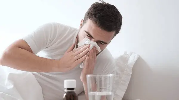 تب، سرفه و بدن‌درد؛ کروناست یا آنفلوآنزا؟ تفاوت علائم را بشناسید