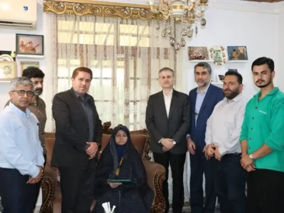 مدیرکل نوسازی مدارس گیلان به دیدار مادر سه شهید رفت